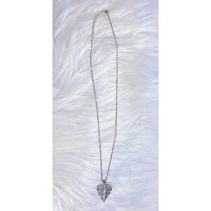 Necklace Cherished love & protection elegant angel winged heart pendant 17”chain